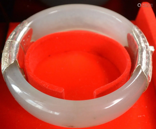 A Finely Chinese Ice Jade Jadeite Bangle