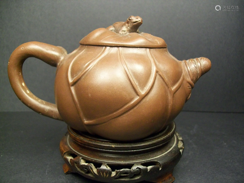 A Qing Dynesty Chinese Exquisite Frog Zisha Teapot