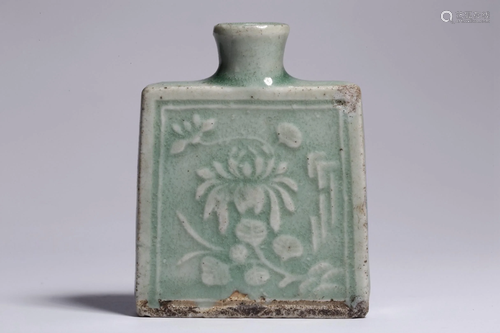 Qing Dynasty Shadowy Celadon Glaze Snuff Bottle