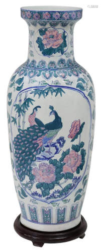 LARGE CHINESE FAMILLE ROSE PORCELAIN VASE ON STAND