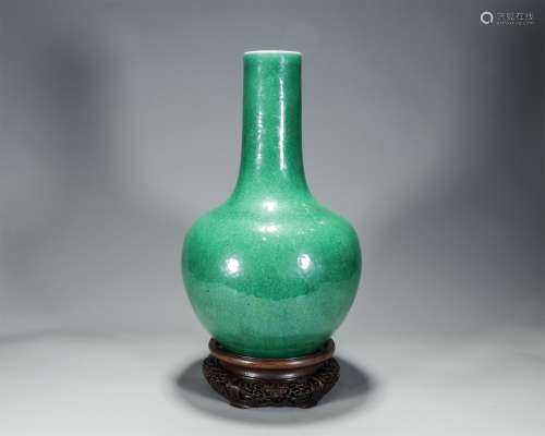瓜皮绿釉天球瓶