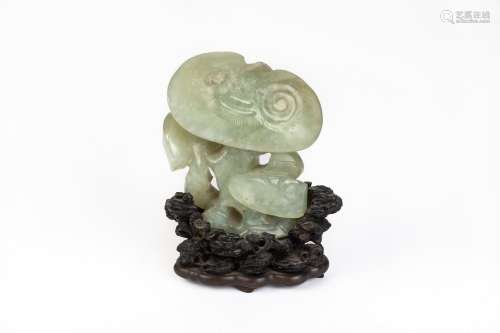 CHINE, dynastie Qing (1644-1911).Sculpture en jadéite verte,...