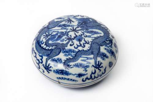 CHINE, dynastie Qing (1644-1911).Grande boîte lenticulaire e...