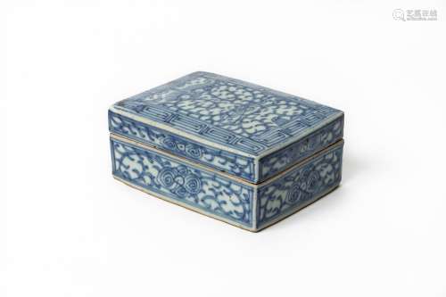 CHINE, vers 1900.Boîte rectangulaire en porcelaine et émaux ...
