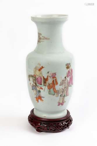 CHINE, vers 1900.Vase balustre en porcelaine et émaux de la ...