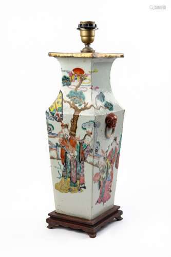 CHINE, dynastie Qing (1868-1912).Vase balustre quadrangulair...