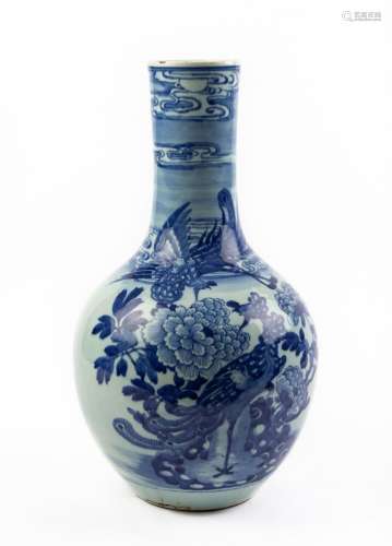 CHINE, vers 1900.Important vase bouteille en porcelaine et é...