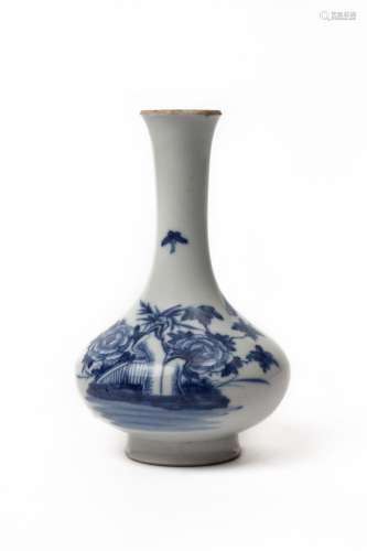 CHINE, vers 1900.Vase balustre à long col en porcelaine et é...
