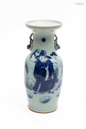 CHINE, fin du XIXème siècle.Petit vase balustre en porcelain...