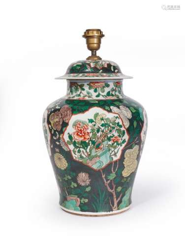 CHINE, vers 1900.Vase couvert en porcelaine et émaux de la F...