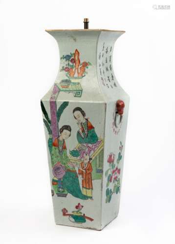 CHINE, XIXème siècle.Vase à pans coupés en porcelaine émaill...