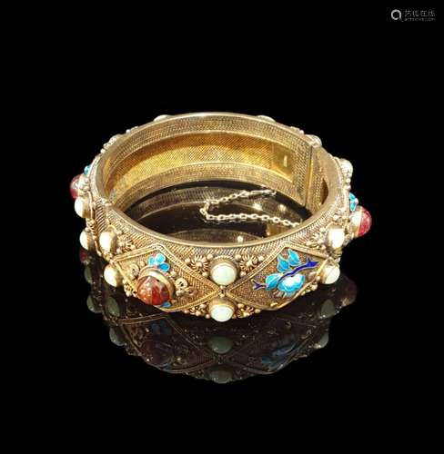 CHINE.Bracelet en vermeil, émaux et cabochons de pierres dur...