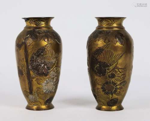 JAPON, période Meiji (1868-1912).Paire de vases en bronze pa...