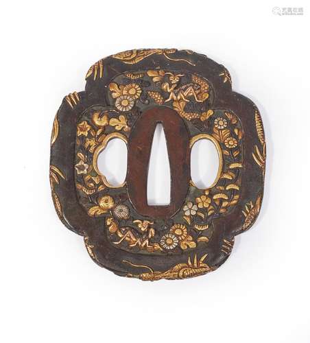 JAPON.Tsuba mokkogata en cuivre patiné à fond nanako, à déco...