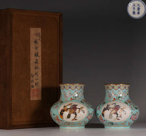 PAIR OF YONGZHENG MARK FAMILLE ROSE GLAZE VASE