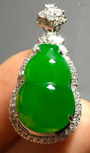 ICY GREEN JADEITE GOURD PENDANT