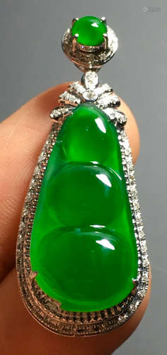 ICY GREEN JADEITE BEAN PENDANT