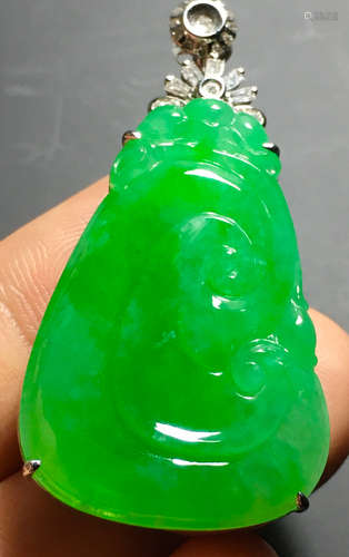 ICY GREEN JADEITE RUYI PATTERN PENDANT