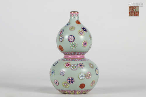 CHINESE FAMILLE ROSE GOURD SHAPED VASE
