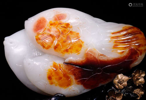 HETIAN JADE CARVED FISH SHAPED PENDANT