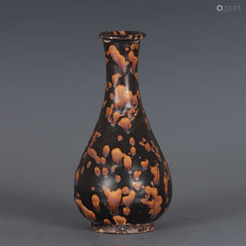 A CHINESE JIZHOU TORTOISE-SHELL GLAZED VASE