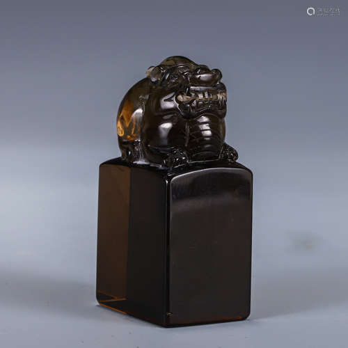 A CARVED SMOKY QUARTZ BEAST SEAL