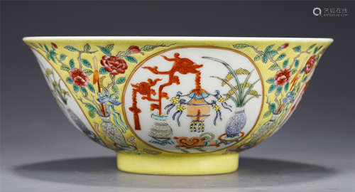 A CHINESE YELLOW GROUND WUCAI BLUE&WHITE PORCELAIN BOWL