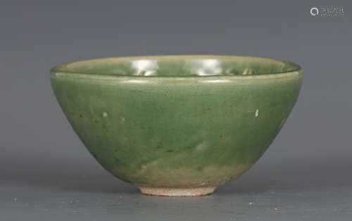 A CHINESE JIZHOU GREEN GLAZE TEA CUP