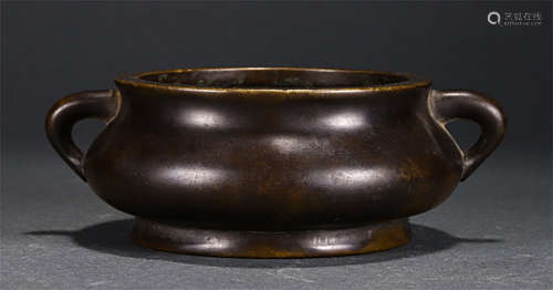 A BRONZE CENSER WITH DOUBLE HANDLES