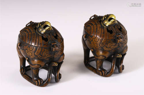 A PAIR OF CHINESE BRONZE INCENSE BURNERS