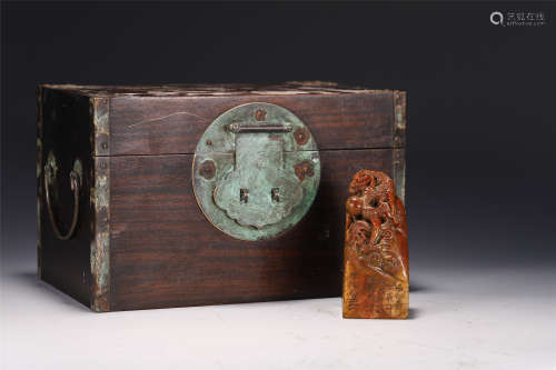 AN INSCRIBED SHOUSHAN DRAGON SEAL WITH ORIGINAL BOX