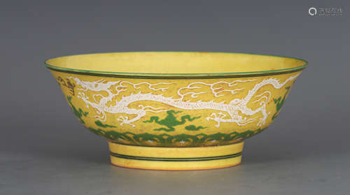 A CHINESE FAMILLE VERTE BISCUIT BOWL