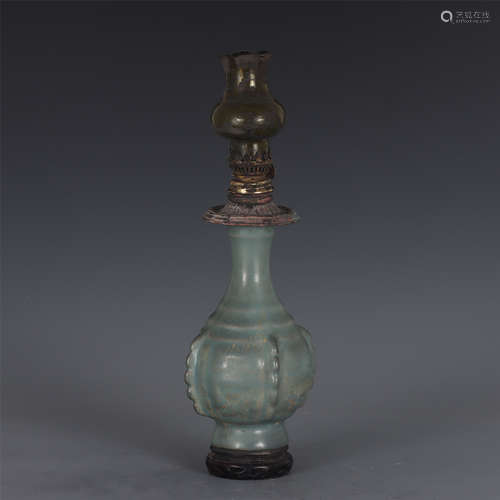 A CHINESE LONGQUAN CELADON GLAZED LAMP