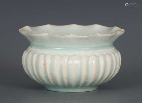 A CHINESE HUTIAN-TYPE LOBED JAR