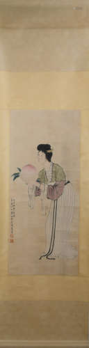 A CHINESE PAINTING OF LADY HOLDING A LONGEVITY PEACH