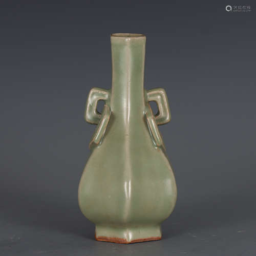 A CHINESE LONGQUAN CELADON GLAZED HEXAGONAL VASE