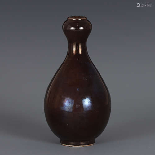 A CHINESE AUBERGINE GLAZED GARLIC-HEAD VASE