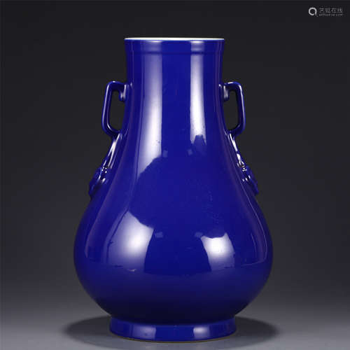 A CHINESE BLUE GLAZED DOUBLE-HANDLED PORCELAIN VASE