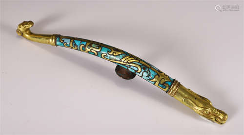 A CHINESE TURQUOISE INLAID GILT-SILVER BELT HOOK