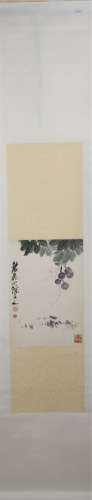 A CHINESE PAINTING OF GRAPES