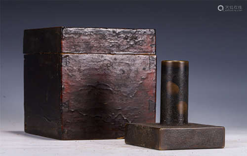 A BRONZE SQUARE SEAL WITH BOX