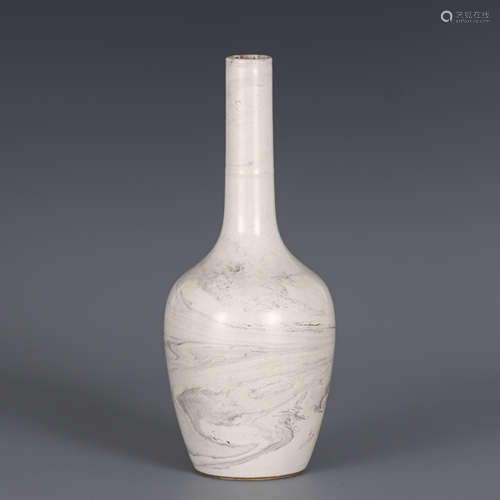 A CHINESE PORCELAIN VASE