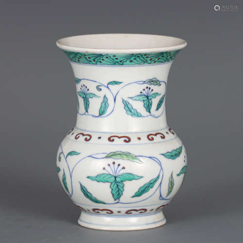 A CHINESE DOU-CAI PORCELAIN VASE