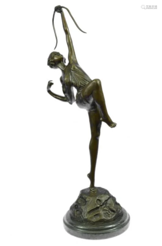 Dianne Hunter Bronze Statue