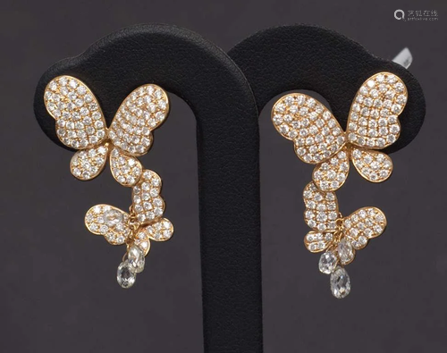 Gold earrings with 248 natural diamonds