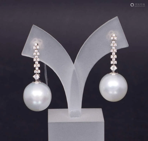 White gold earrings with diamonds and pearls