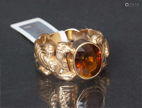 Gold ring with grifs