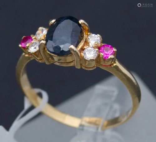 Gold ring with sapphire