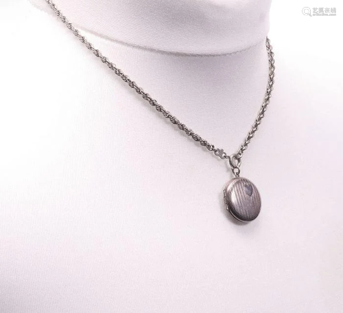 NO RESERVE PRICE Silver Necklace with Locket Pendant