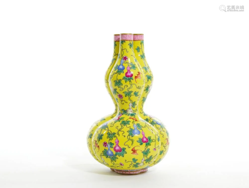 Rare and Fine Chinese Enamel Gourd Vase